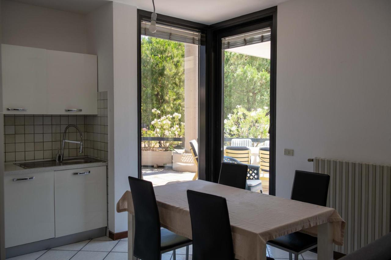 Garda Fantasy Terrazza Apartment Desenzano del Garda Exterior photo